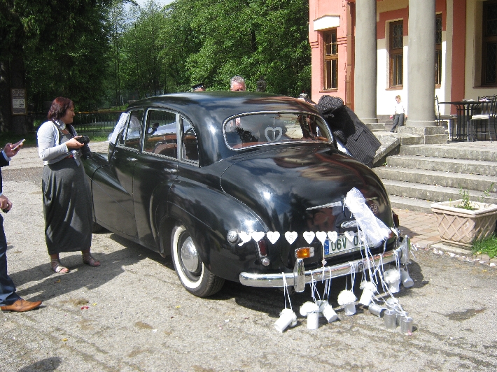 Wedding car, suitably decorated © Ricky Yates